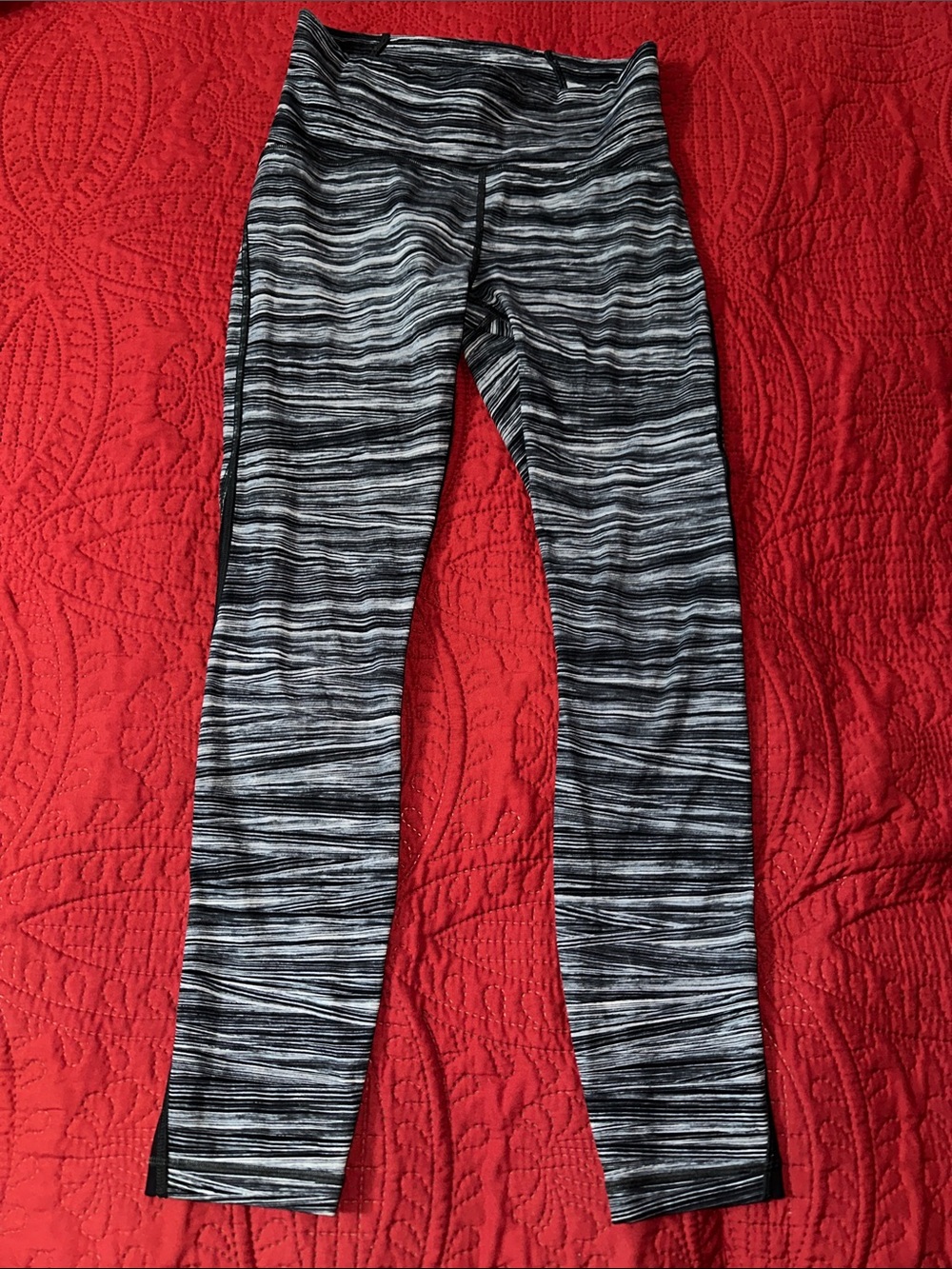 Lululemon size 6 Gray & Black Space-Dye Athletic Leggings
